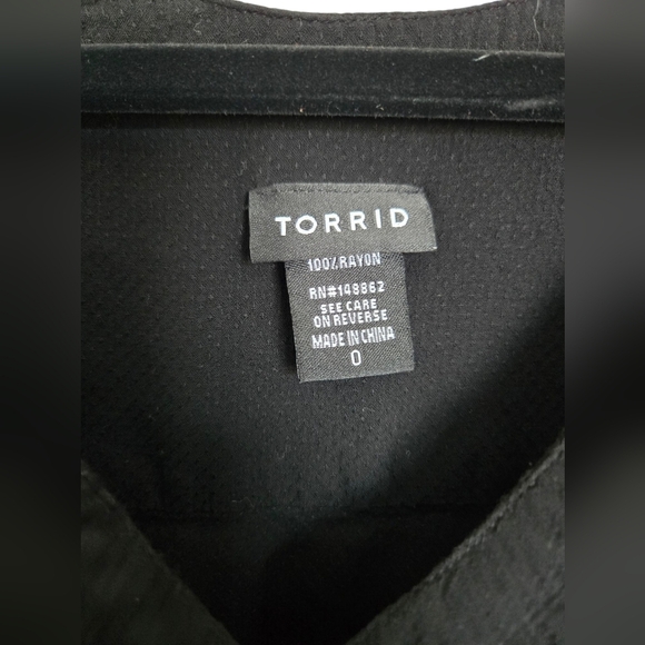Torrid Black Flutter Sleeve Peplum Blouse Size 0 - Picture 3 of 3